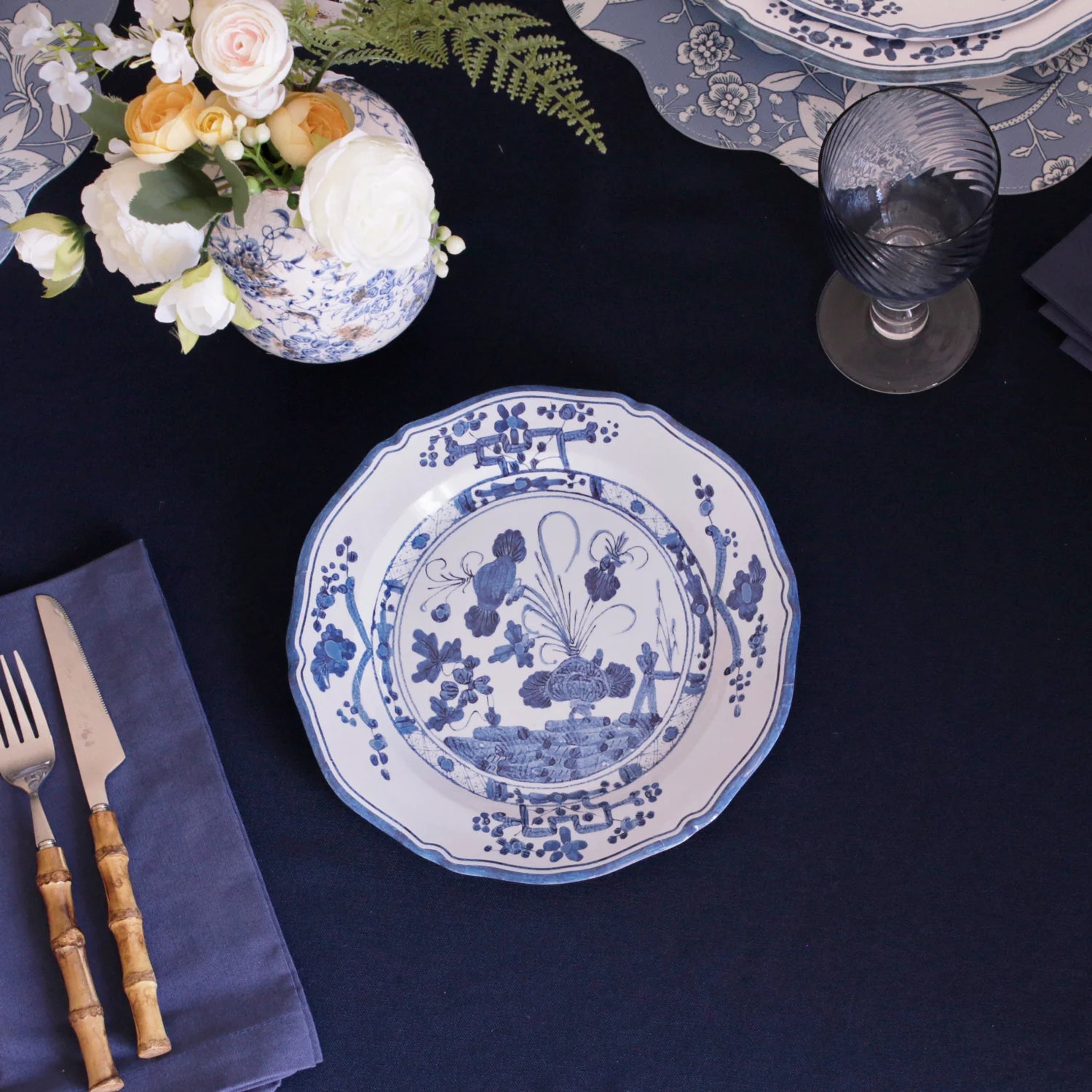 VIDA Faenza 9" Salad Plate– White & Blue | Beatriz Ball by Beatriz Ball