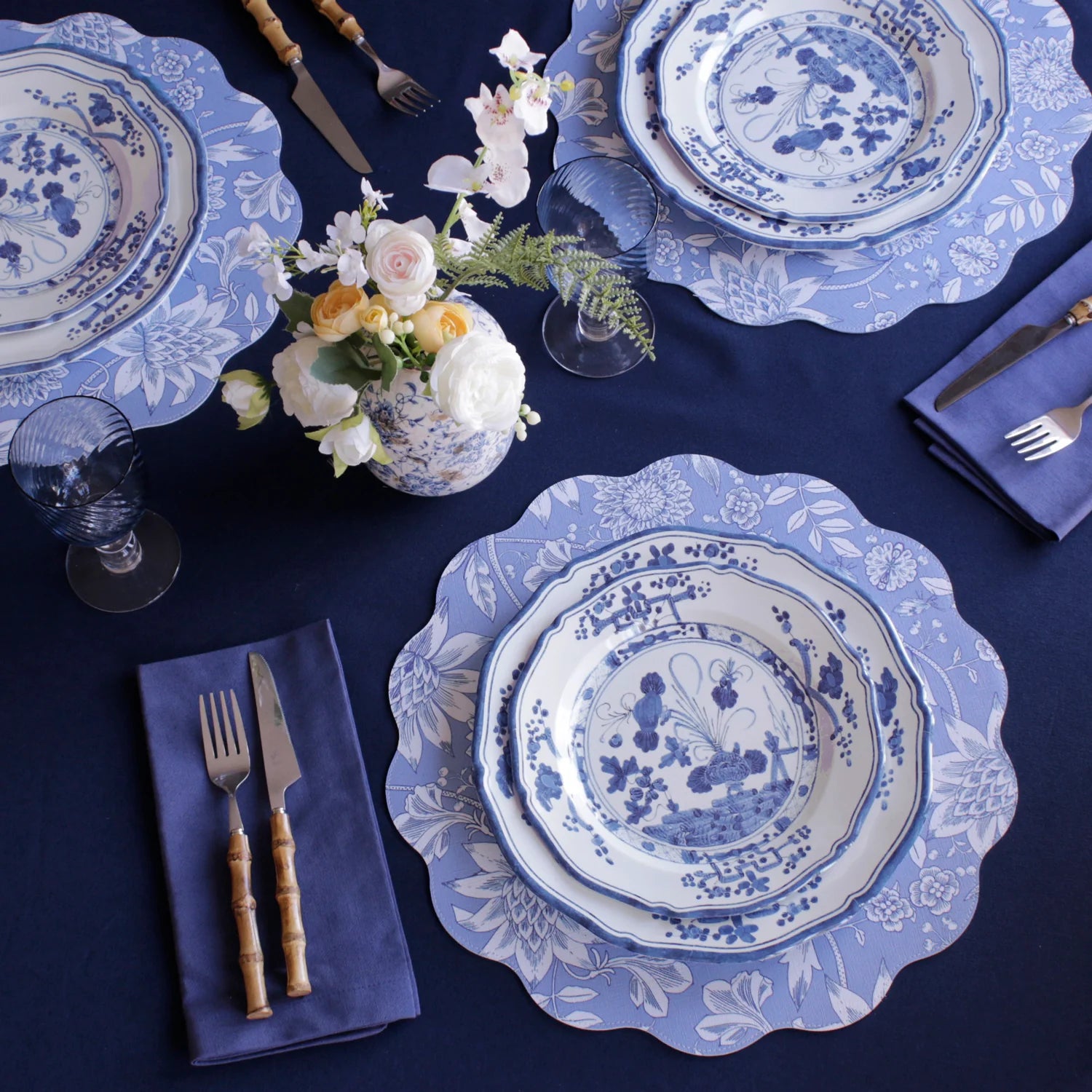VIDA Faenza 9" Salad Plate– White & Blue | Beatriz Ball by Beatriz Ball