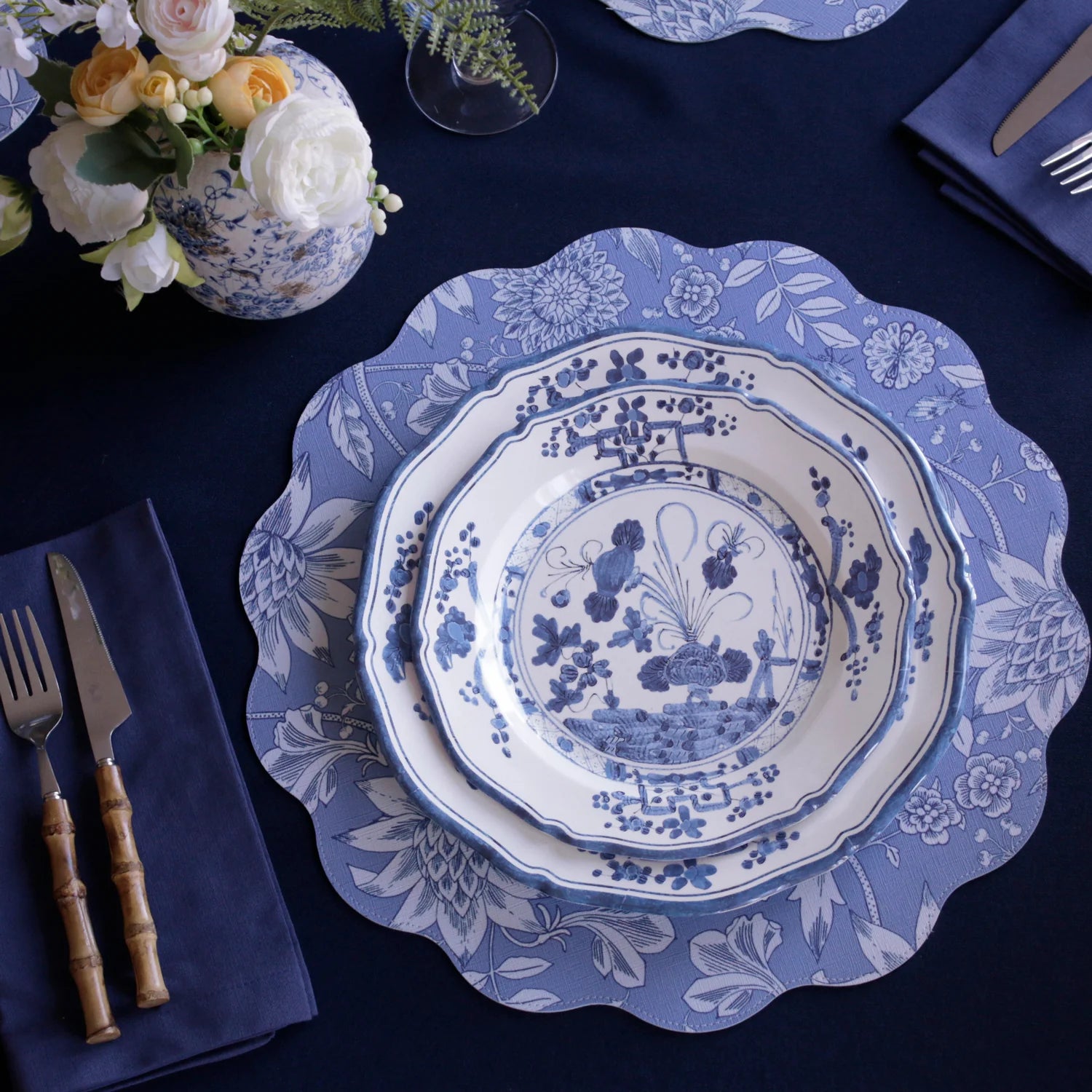 VIDA Faenza 9" Salad Plate– White & Blue | Beatriz Ball by Beatriz Ball