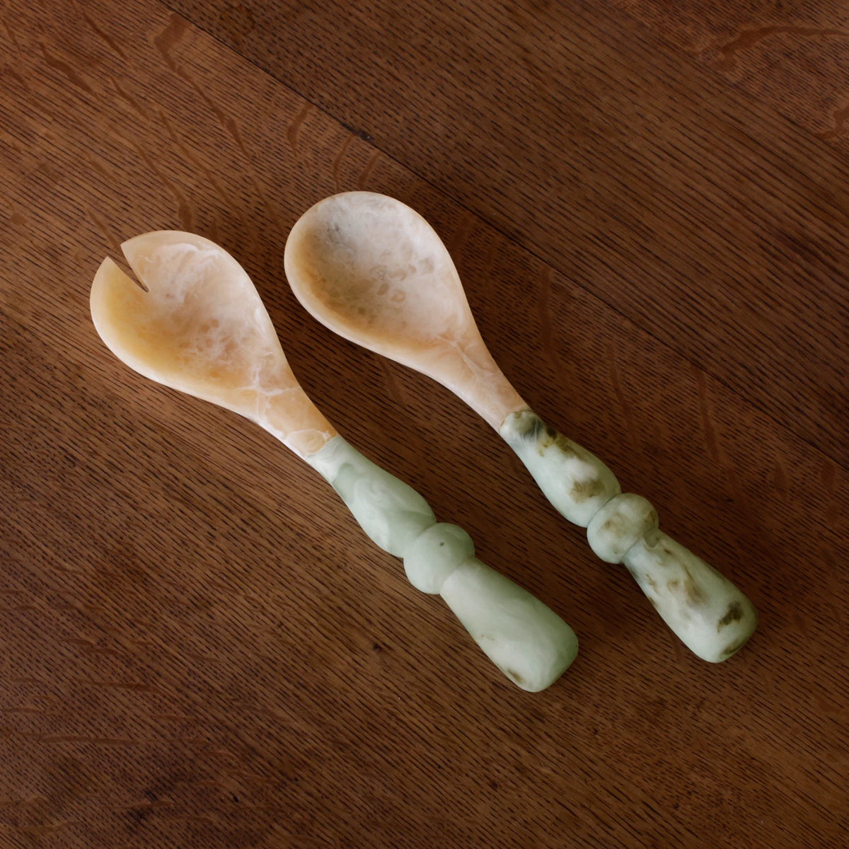RESIN Giada Salad Servers – Jade Swirl | Beatriz Ball