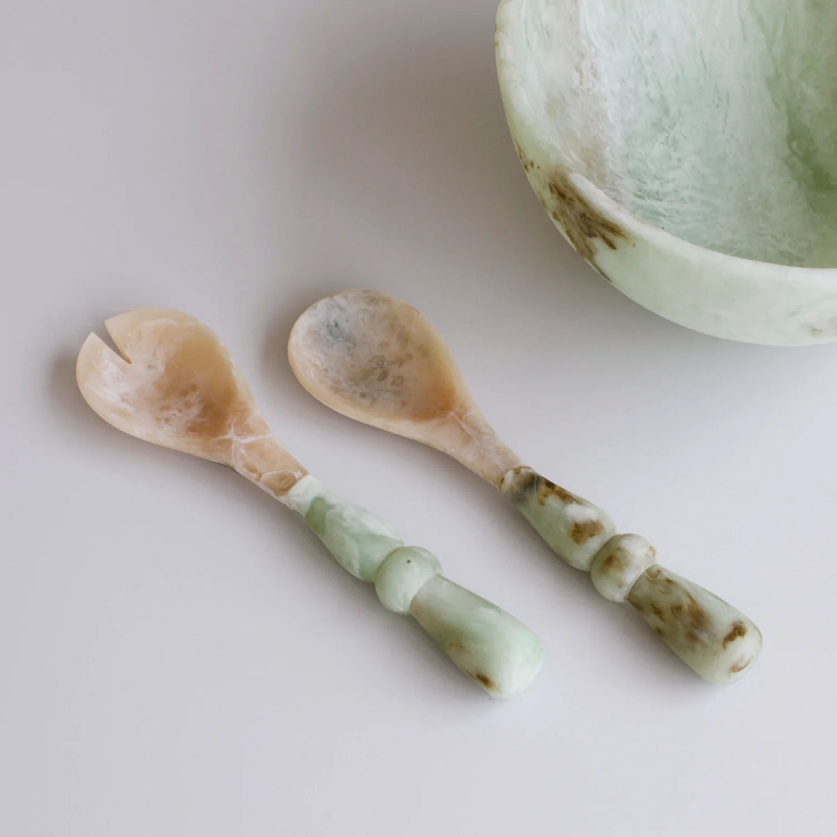RESIN Giada Salad Servers – Jade Swirl | Beatriz Ball