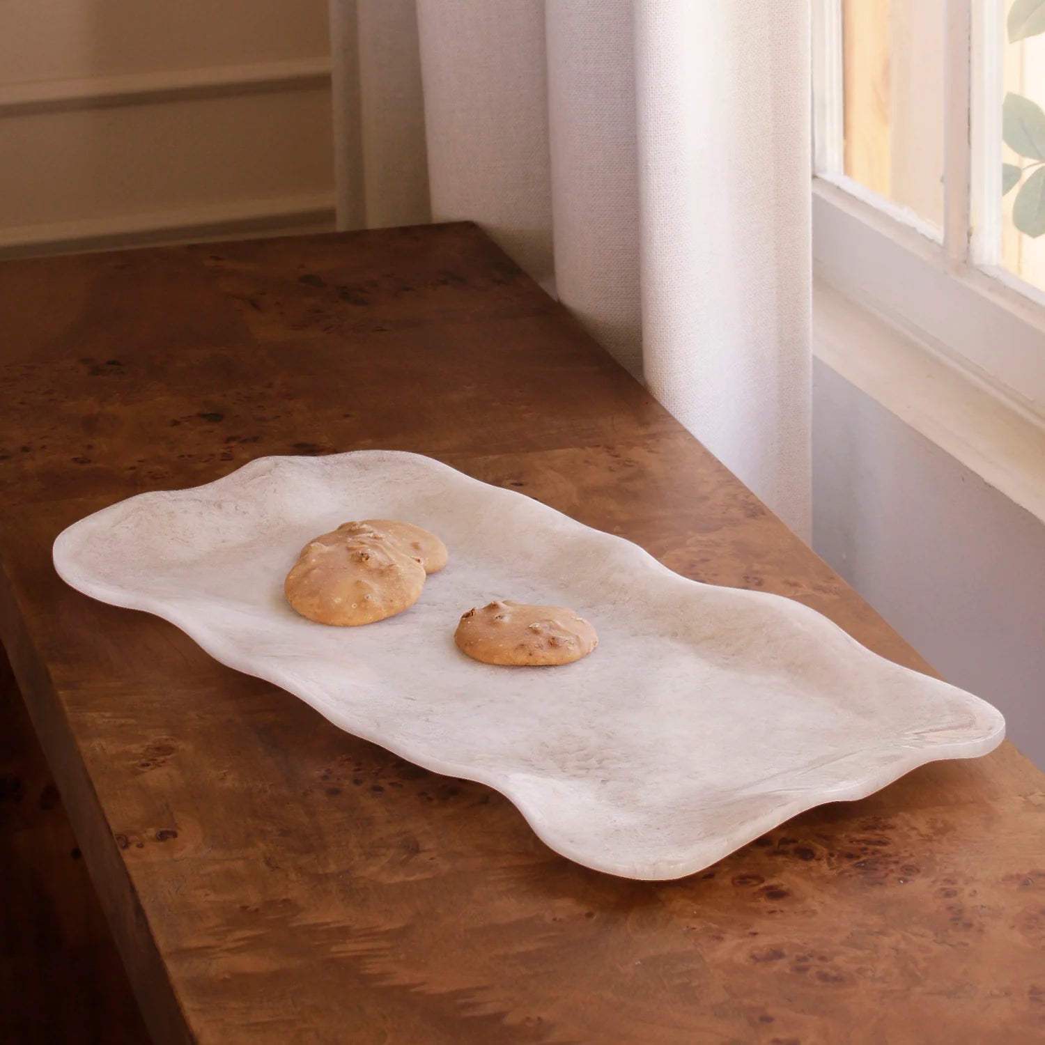 RESIN Alabaster Long Rectangle Tray – White Swirl by Beatriz Ball