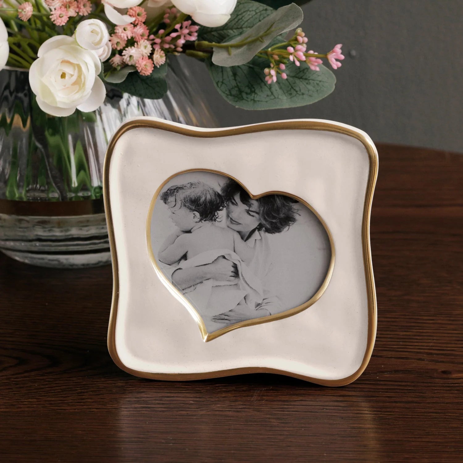 ENCANTO Curved Heart Frame – Cream (5 x 5) by Beatriz Ball