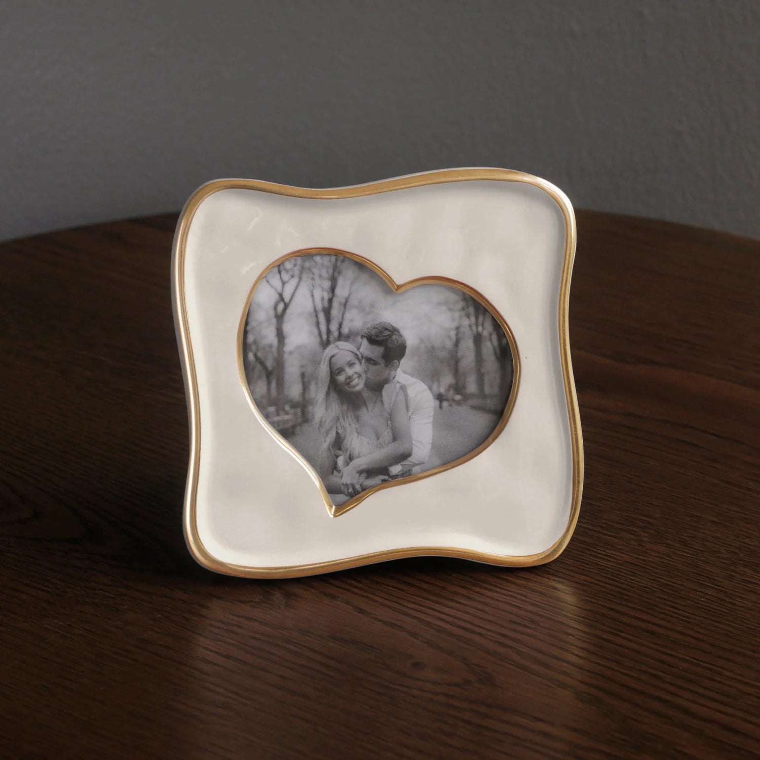 ENCANTO Curved Heart Frame – Cream (5 x 5) by Beatriz Ball