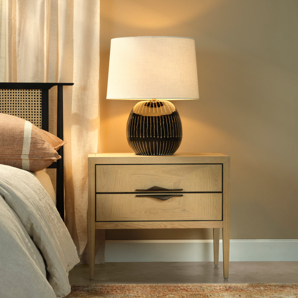 Sierra Ceramic Table Lamp with Linen Shade, Carbon Black